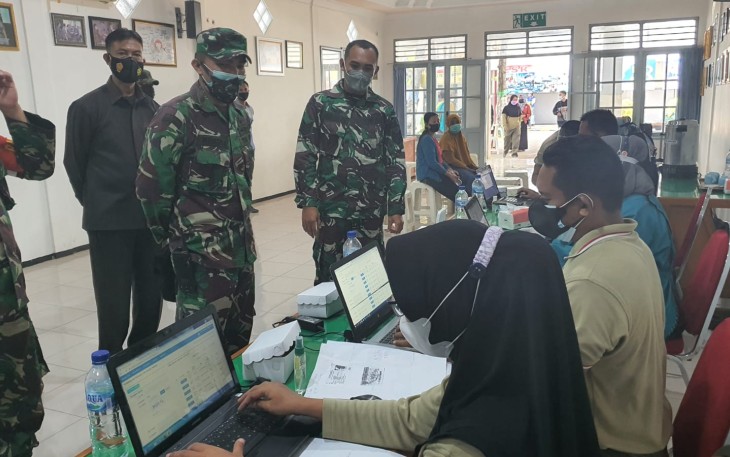Kasdim Bojonegoro, Tinjau Kegiatan Serbuan Vaksinasi Nasional Naker Unit MPS