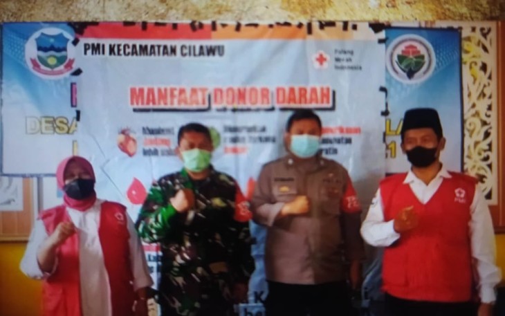 Kapolsek Cilawu-Polres Garut Bersama Bhabinsa Koramil 1114, Berikan Rasa Aman Pada Masyarakat Pendonor Darah