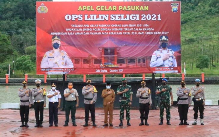 Dalam rangka Kesiapan menyambut Natal 2021 dan Tahun Baru 2022 (Nataru), Polres Lingga laksanakan apel gelar pasukan Operasi Lilin Seligi tahun 2021 di halaman Apel Mapolres lingga