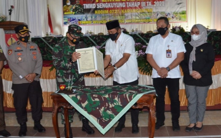 Pembukaan kegiatan TMMD Sengkuyung Tahap III TA 2021 Kodim 0727/Karanganyar di Dusun Karangsono, Desa Plosorejo, Kecamatan Matesih, Kabupaten Karanganyar, Jawa Tengah.