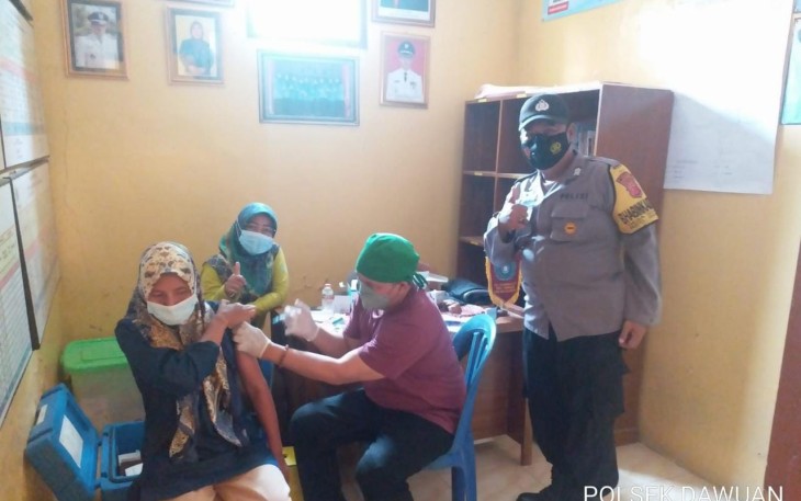 Polsek Dawuan Laksanakan Monitoring dan Pengamanan Vaksinasi Bagi Masyarakat