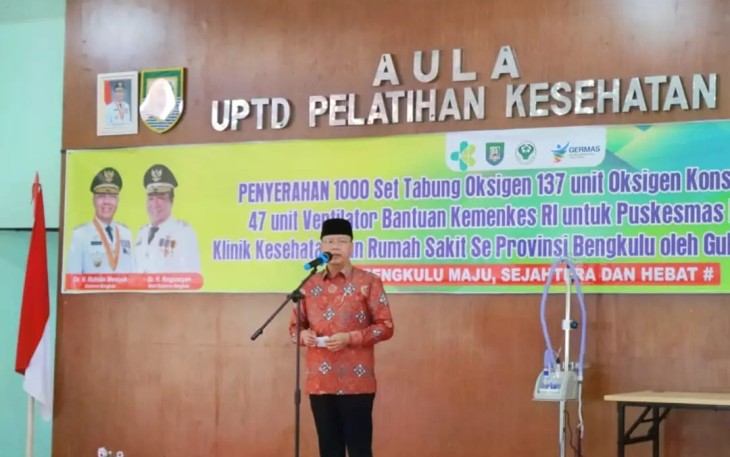 Rohidin Bagikan 1000 Tabung Oksigen untuk Kabupaten/Kota se Provinsi Bengkulu