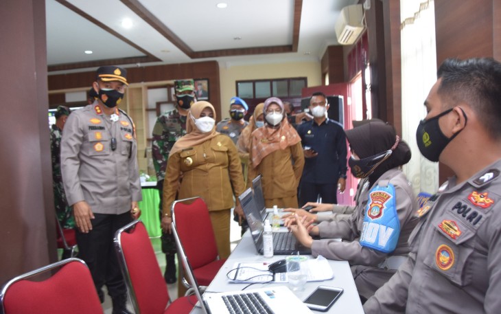 Kapolres Bersama FKPD Kota Tanjung Pinang Tinjau Vaksinasi Merdeka