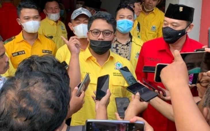 Ketua DPD Partai Golkar Karanganyar, Ilyas Akbar Almadani (tengah)