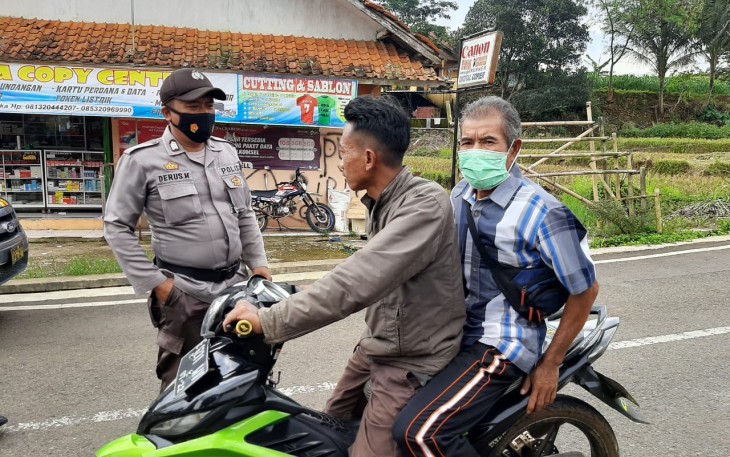 Ops Yustisi Polsek Malausma Tegur Dan Himbau Warga yang Beraktivitas Tidak Menggunakan Masker