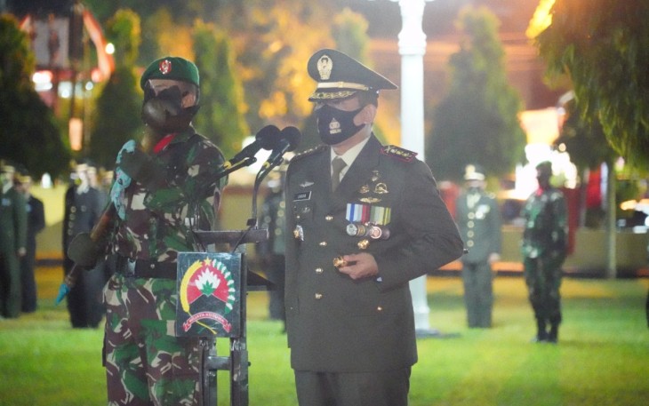 Danrem 071/Wijayakusuma Pimpin Apel Kehormatan dan Renungan Suci (AKRS) HUT RI Ke-76.