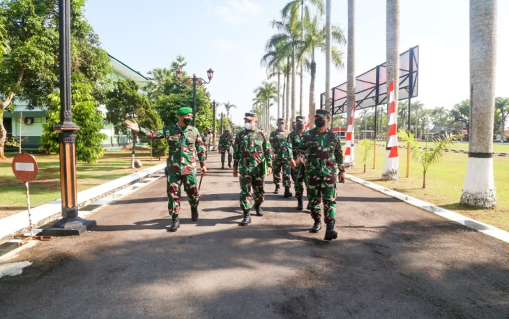 Komandan Pusat Teritorial TNI Angkatan Darat (Danpusterad) Letjen TNI Teguh Arief Indratmoko, S.E., M.M., kunjungi Markas Korem 071/Wijayakusuma, Sokaraja, Banyumas. Jumat (17/9/2021).