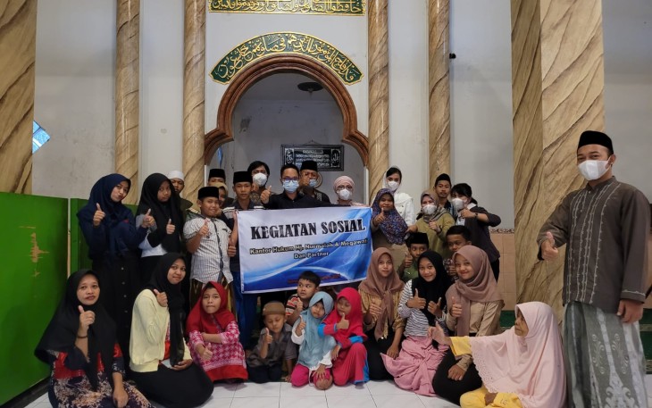 Hj Nurmalah SH MH Bersama Tim Berbagi Dengan Warga Panti Asuhan Al Hikmah Semarang