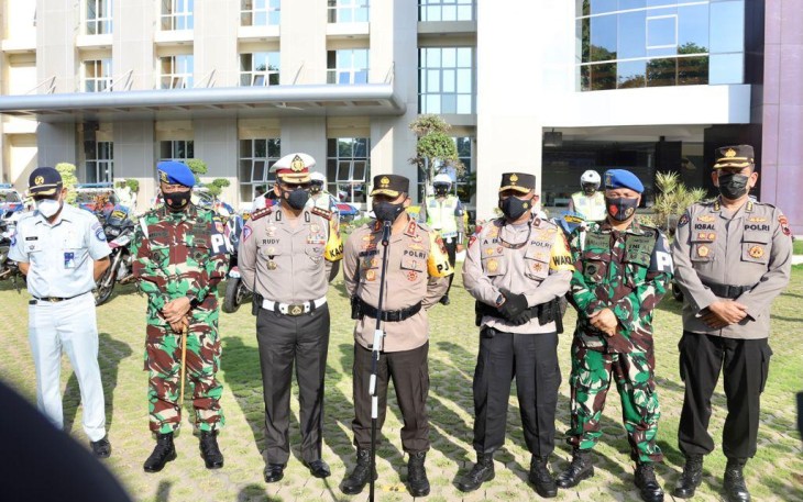 Kapolda Jawa Tengah, Irjen Pol Ahmad Luthfi, memimpin apel gelar pasukan operasi Patuh Candi 2021, yang dilaksanakan di halaman Mapolda setempat, Senin (20/9) pagi.