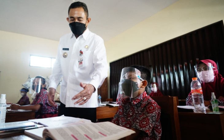 Bupati Haryanto Tinjau Pelaksanaan PTM