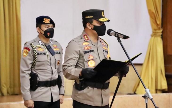 Irjen Pol Ahmad Luthfi memimpin upacara serah terima jabatan (Sertijab) sejumlah pejabat Polda Jateng