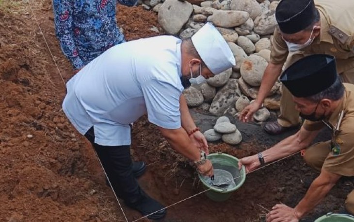 Resmi, Walikota Helmi Lakukan Peletakan Batu Pertama Rumah Ustaz dan Hafiz Quran di Panorama