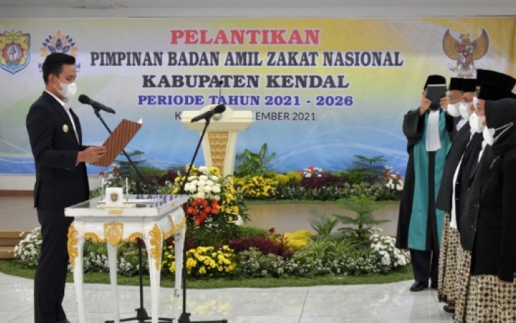 Bupati Kendal Dico M Ganinduto B.Sc melantik Pimpinan Badan Amil Zakat Nasional (Baznas) Kabupaten Kendal Masa Jabatan Periode 2021-2026, Senin (16/11/2021)
