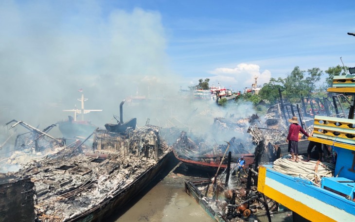 Kapal yang terbakaran di Tegal