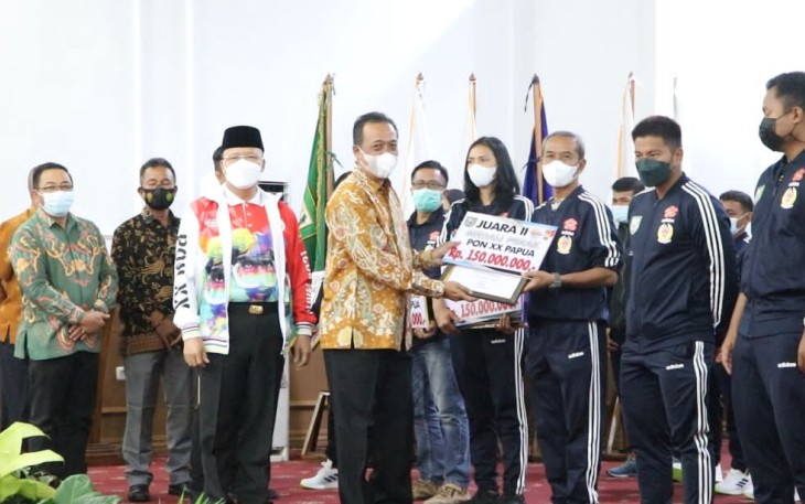 Sambut Atlet PON Asal Bengkulu, Wakapolda Berikan Penghargaan