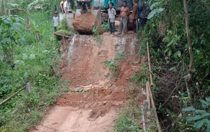 Jembatan Penghubung Jalan Desa Beringin Jaya Rusak Parah