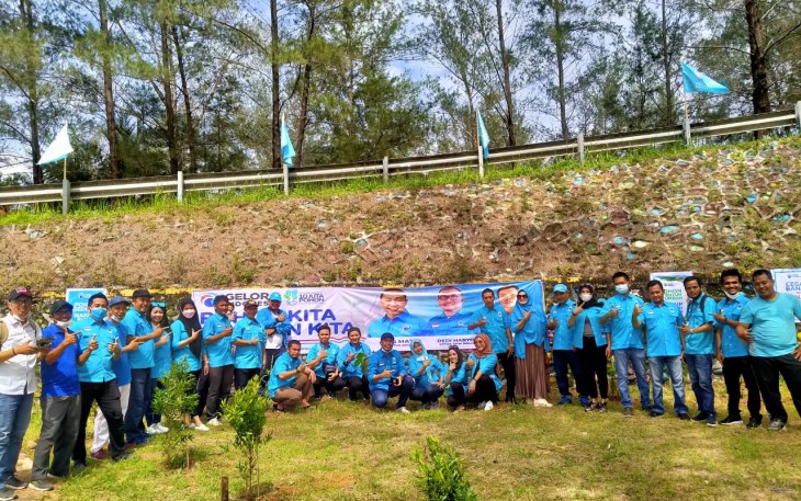 Partai Gelombang Rakyat (Gelora) melakukan penanaman 10 juta pohon secara serentak di 34 Provinsi sebagai bagian dari gerakan melawan perubahan iklim