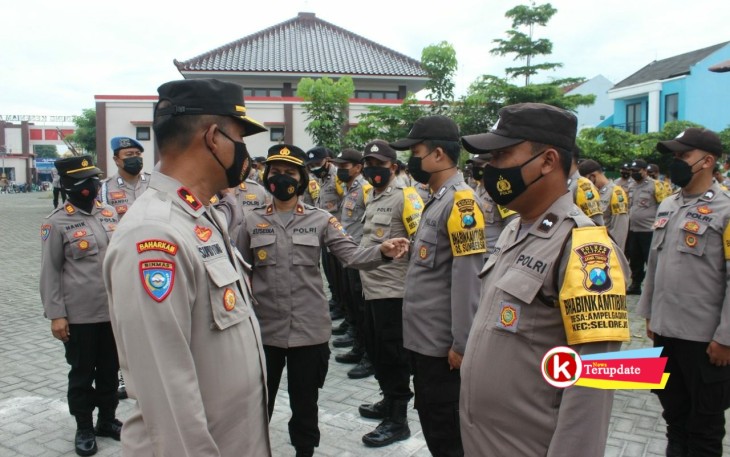 Waka Polres Madiun Kota Kompol Supriyono Tinjau Personil Bhabinkamtibmas Polres Blitar Kota dan Polres Blitar pada Apel Bhabinkamtibmas Tahun 2021