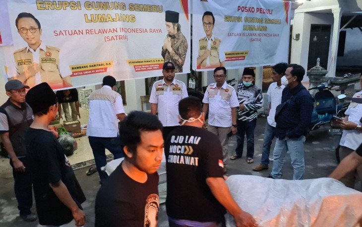 Satria dan Tidar Jatim Beri Bantuan Warga Terdampak Letusan Semeru