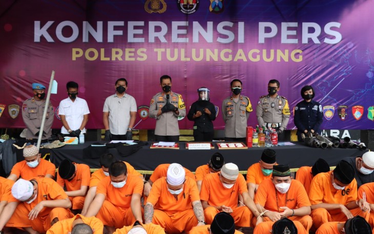 Kapolres Tulungagung, AKBP Handono Subiakto, SH, SIK, MH saat memberikan penjelasan kasus kriminal yang ditangani Satreskrim Polres Tulungagung