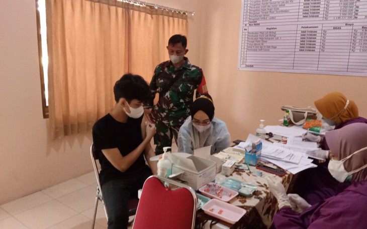 Vaksinasi untuk pelajar