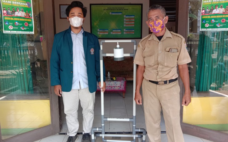 Kreatif!! Minimalkan Sentuhan, Mahasiswa KKN Tim II UNDIP Ajarkan Buat Handsanitizer Sistem Injak Tidak Pakai Mahal