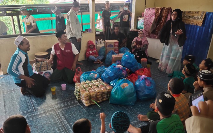 Tingginya intensitas curah hujan di Kabupaten Katingan mengakibatkan banjir dalam 10 hari terakhir. Luapan di wilayah hulu sungai Katingan juga menggenangi ribuan rumah warga