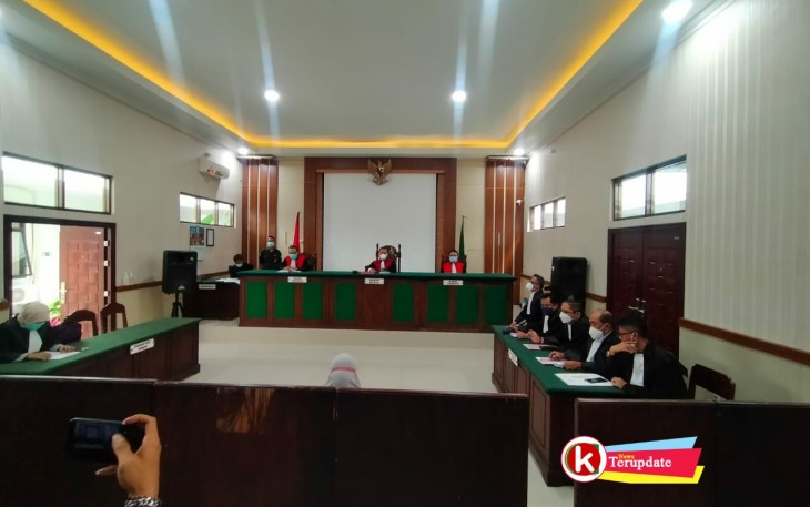 Suasana Sidang Pembacaan Tuntutan JPU kepada Terdakwa Susilowati di PN Blitar (foto : tim kreatif Klikwarta.com)