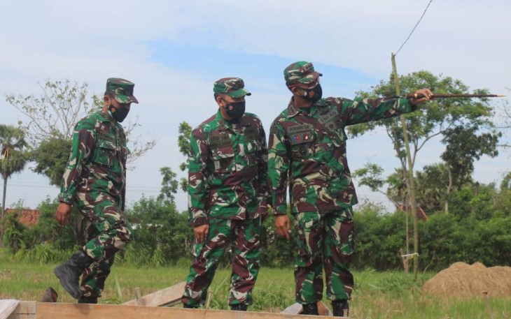 Danrem 073/Mkt tinjau TMMD di Desa Tamansari