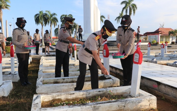 Kapolda Bengkulu Irjen Pol Drs Teguh Sarwono MSi Pimpin HUT Bhayangkara 