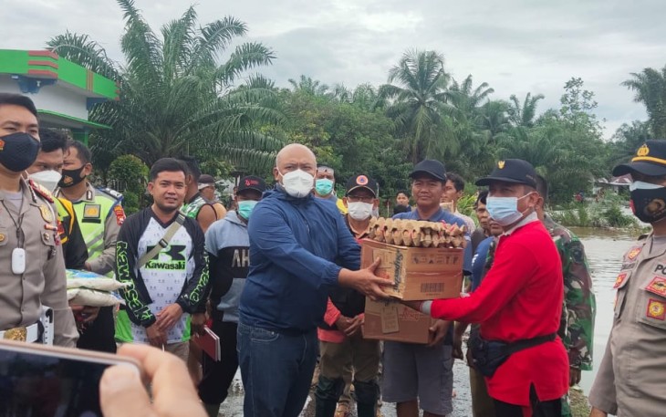 Kapolres Mukomuko Bagikan Bantuan Sembako 