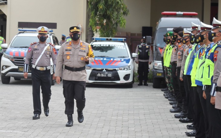 Kapolres Pimpin Gelar Pasukan operasi zebra candi 2021 di Halaman Mapolres