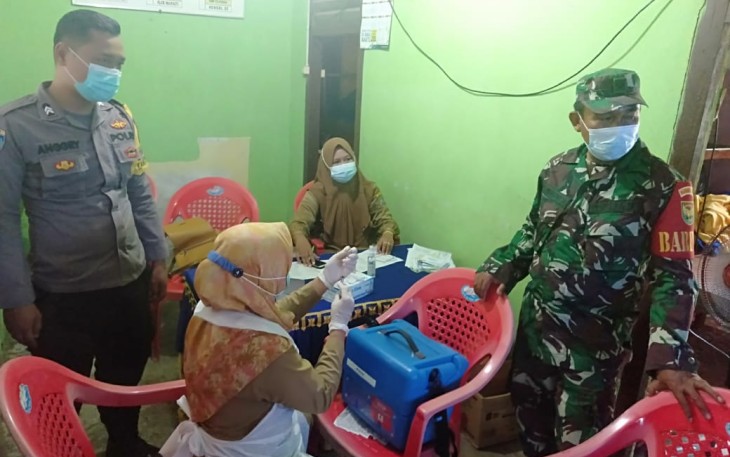 Warga Suka Banjar Divaksin