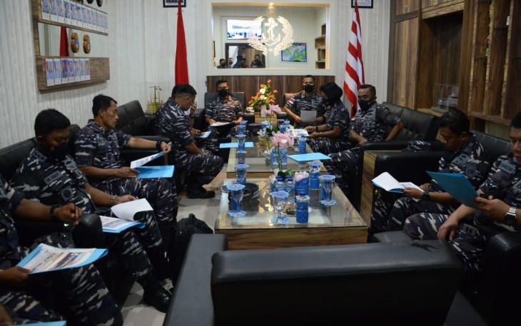  Laksamana Pertama TNI Dwika Tahja Setiawan, S.H., M.H., didampingi Ketua Korcab IV DJA I Ny Anna Dwika melaksanakan kunjungan kerja (kunker) ke Lanal Batam dan Lanal Tanjung Balai Karimun