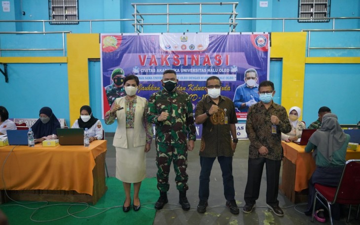 Korem 143/HO membantu kegiatan vaksinasi untuk kalangan Perguruan Tinggi khususnya bagi mahasiswa Universitas Halu Oleo (UHO), Kendari, Sultra.