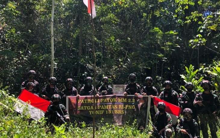 Satgas Yonif 131/Brs Cek Patok Batas MM 2.2