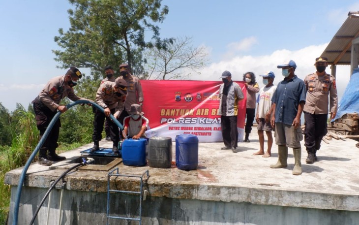 Bantuan Air Bersih Untuk Warga Kemalang