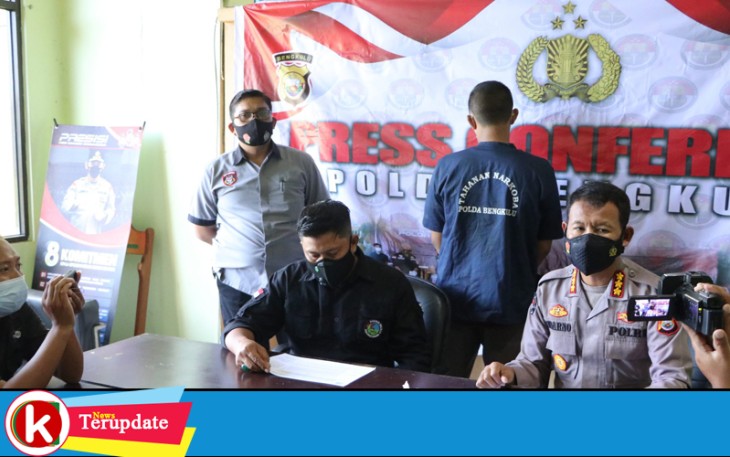 Kabid Humas Polda Bengkulu Kombes Pol Sudarno SSos MH Saat Menggelar Konferensi Pers 