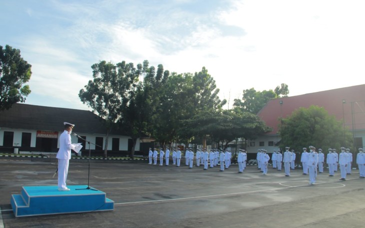 Danyonmarhanlan VIII Bitung memimpin upacara peringatan Hari Jadi Ke 76 TNI Angkatan Laut Tahun 2021 yang pelaksanaannya di laksanakan di Lapangan Apel Mako Yonmarhanlan VIII Bitung Jl