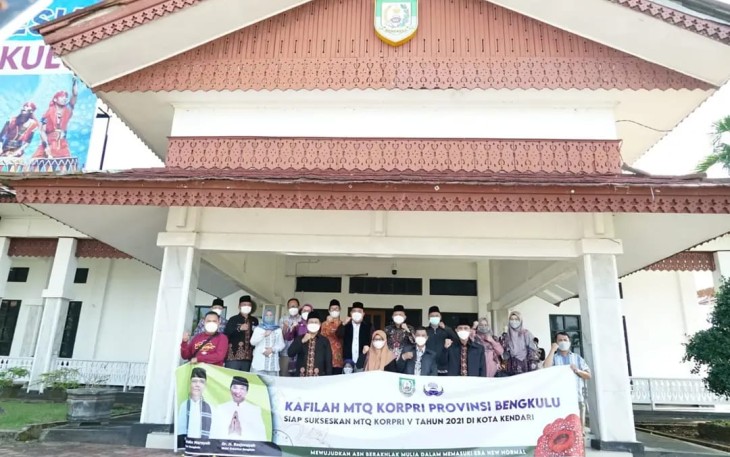Sekda Provinsi Bengkulu  melepas keberangkatan Kafilah perwakilan Bengkulu untuk mengikuti Musabaqoh Tilawatil Qur'an (MTQ) ke-V KORPRI tingkat Nasional di Kendari