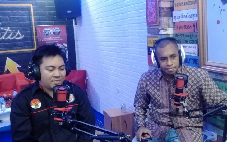 Tokoh Pemuda Papua Steve R Mara dan Ketua Jaringan Pendamping Kebijakan Pembangunan (JPKP) Papua Bonny Mandolang
