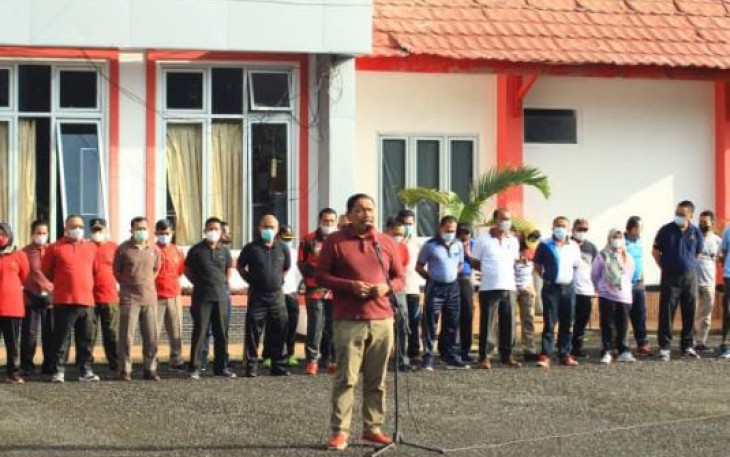 Bupati perintahkan Jajaran Pemkab Bengkulu Utara geber vaksinasi saat apel pagi di Halaman Pemkab. Inews TV/Ismail Yugo