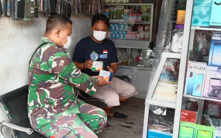 Koramil 03/Sepang Distribusikan Bantuan Obat Pencegah Covid 19 Kepada Warga