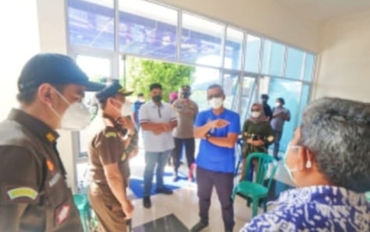 Apri Sujadi dan Robby Pantau Vaksinasi