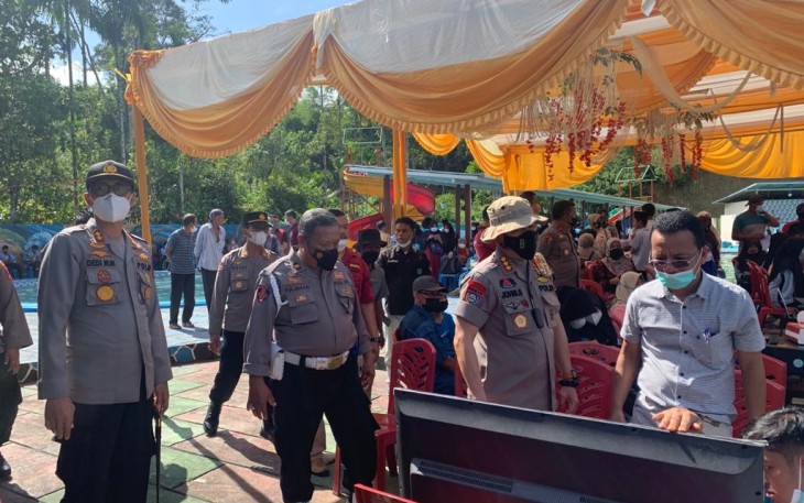 Jajaran Polres Pasaman saat acara vaksinasi ribuan warga