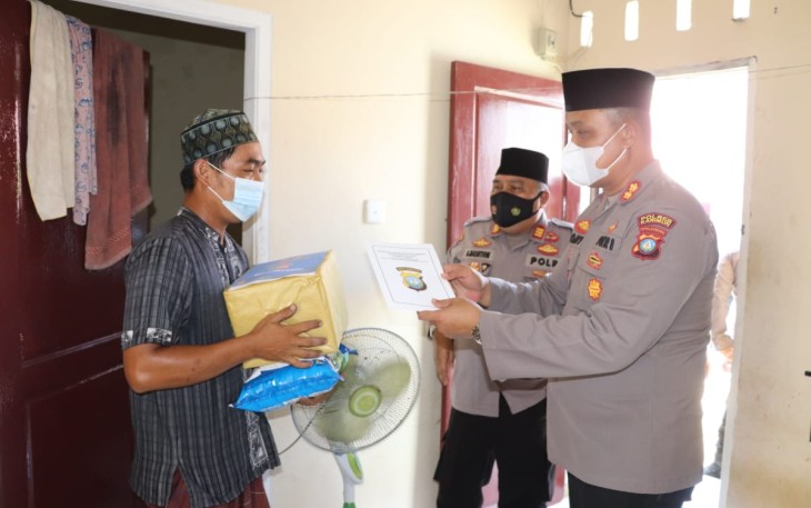 Kapolres Karimun Laksanakan Bakti Sosial Jumat Berkah 