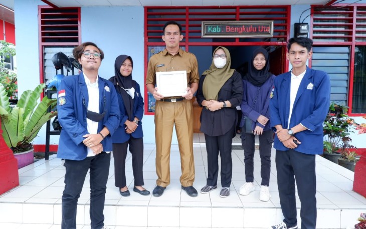Diskominfo BU Lepas 3 Mahasiswa Magang UNIB