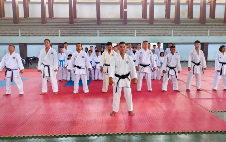 Pengda Bengkulu tingkatkan Pelatihan melalui TC (Training Center) yang diikuti oleh 41 orang atlet di GOR (Gelanggang Olahraga) Sawah Lebar Kota Bengkulu.