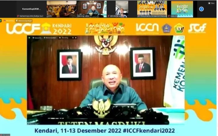 MenKopUKM Teten Masduki saat menyampaikan keynote speechnya dalam penyelenggaraan Indonesia Creative Cities Festival (ICCF) 2022 di Kendari secara daring, Senin (12/12).