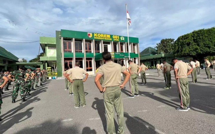 Olahraga bersama prajurit Korem 081/DSJ